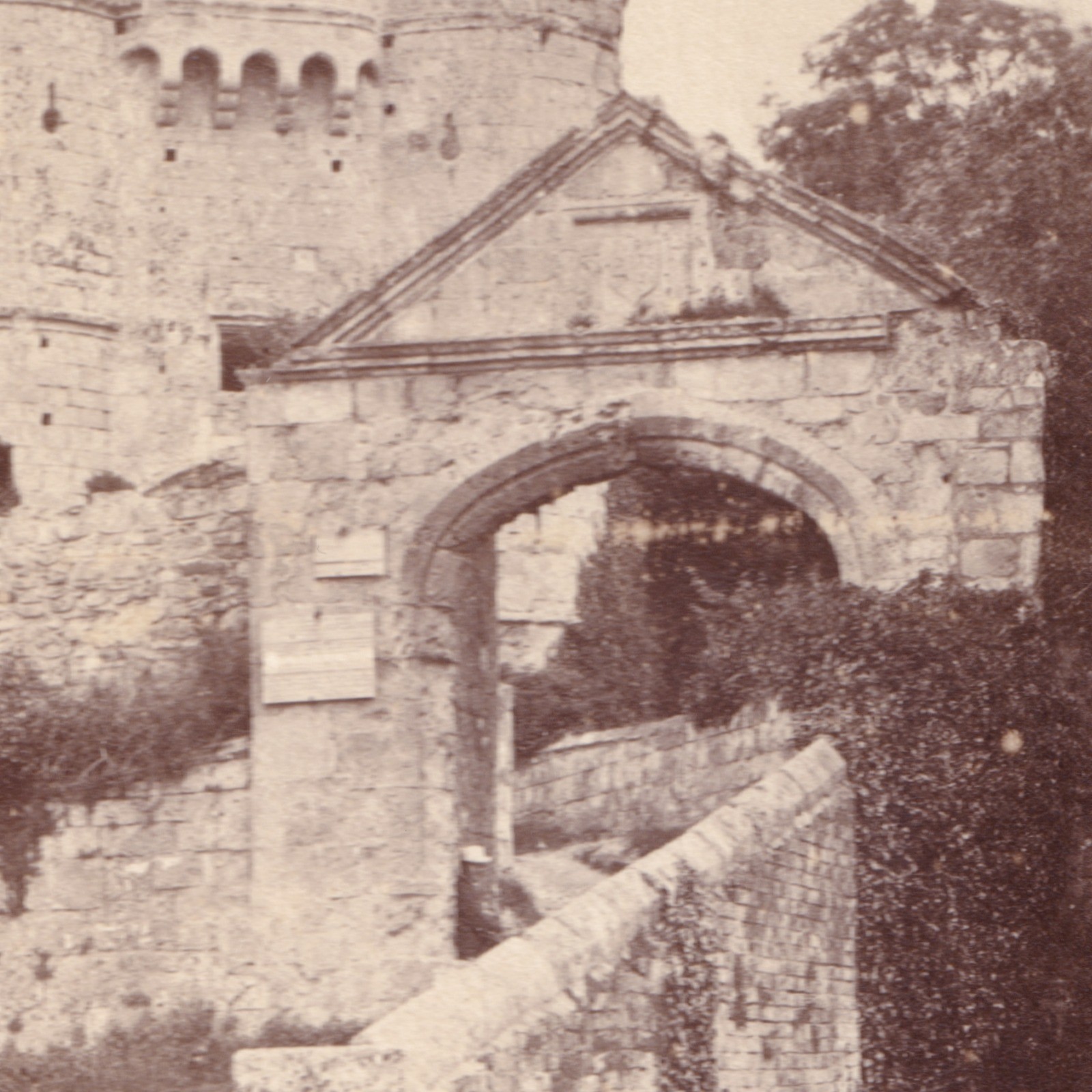 Cabinet Card: Cabinet Card: Carisbrooke Castle, Isle of Wight.: catalogue image 7