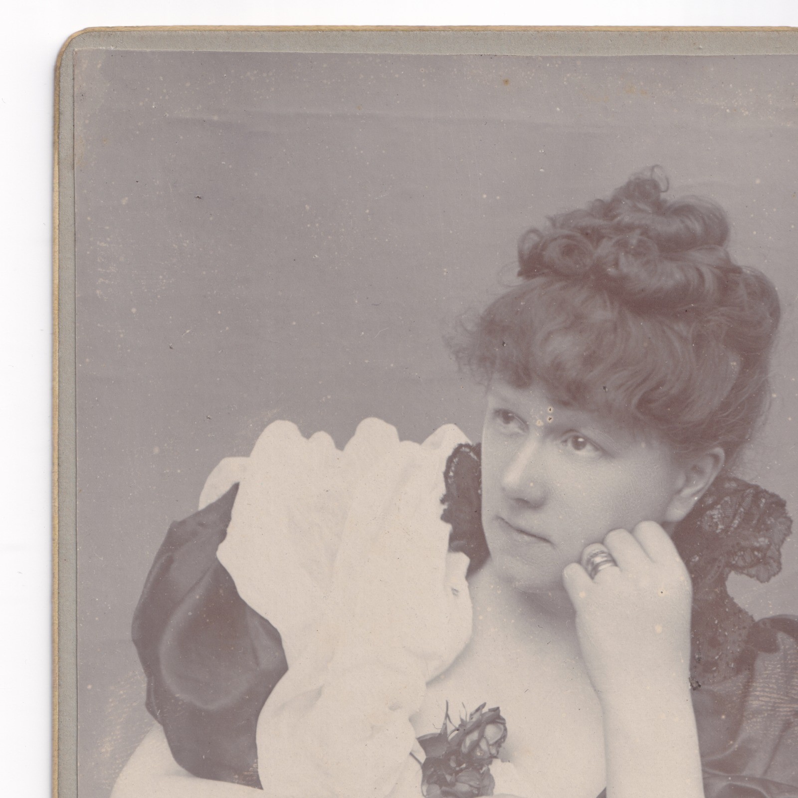 Cabinet Card: Cabinet Card: E. Everett, Nr Dunstable. Woman in Thoughtful Pose.: catalogue image 4