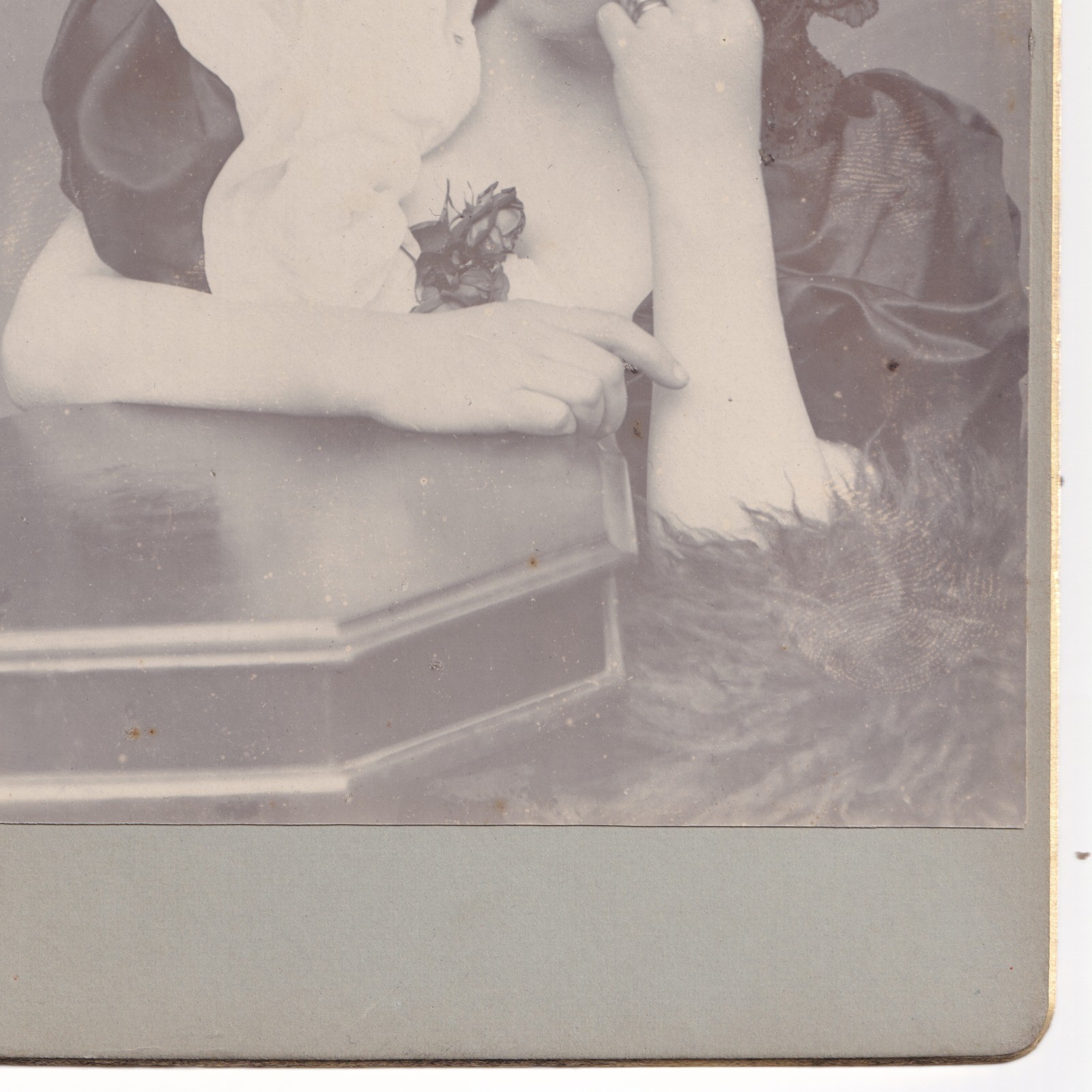 Cabinet Card: Cabinet Card: E. Everett, Nr Dunstable. Woman in Thoughtful Pose.: catalogue image 6