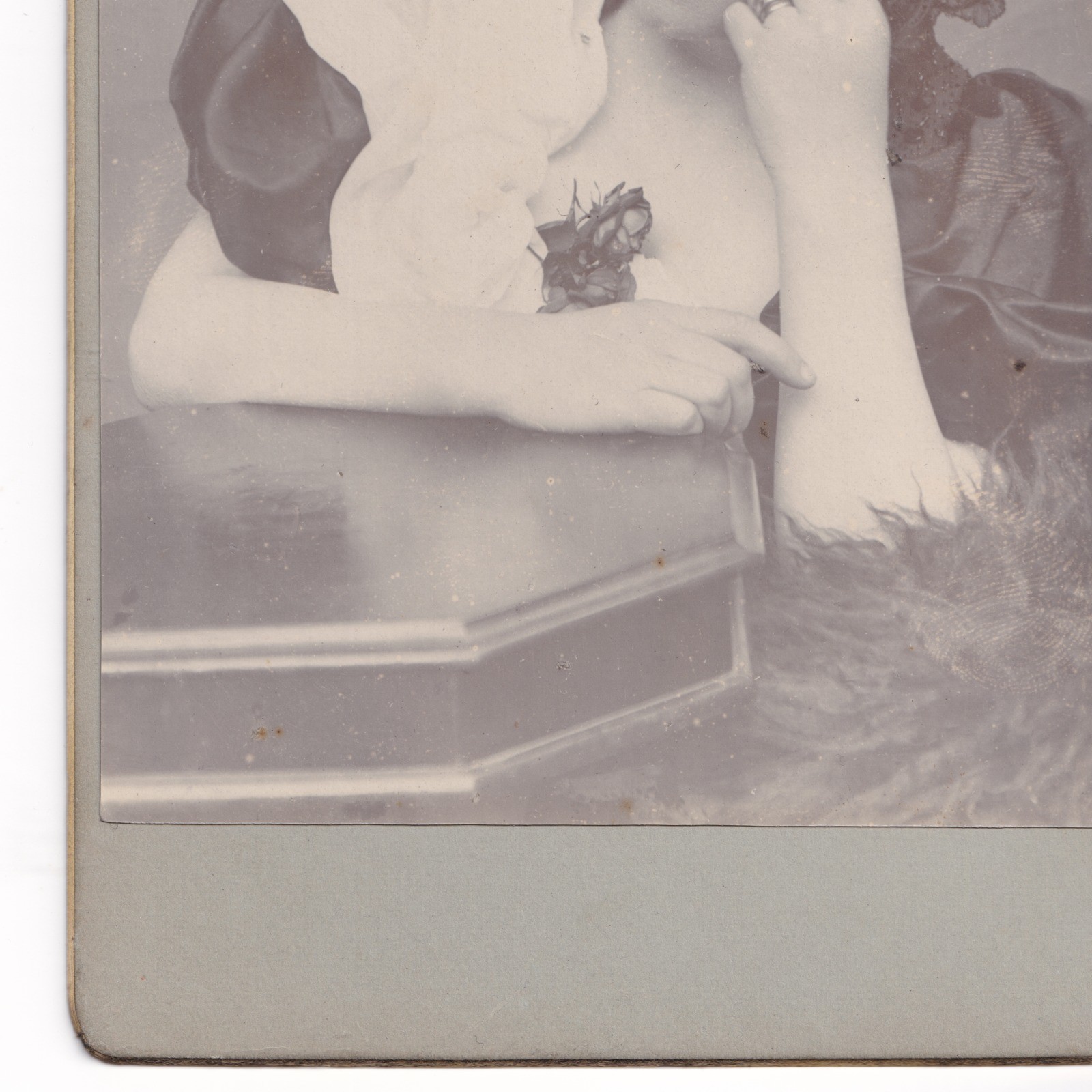 Cabinet Card: Cabinet Card: E. Everett, Nr Dunstable. Woman in Thoughtful Pose.: catalogue image 7