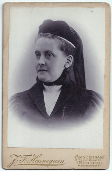 Cabinet Card: Cabinet Card: Identified Woman in Mourning Attire. Hennequin Card, Amsterdam.: catalogue image 1