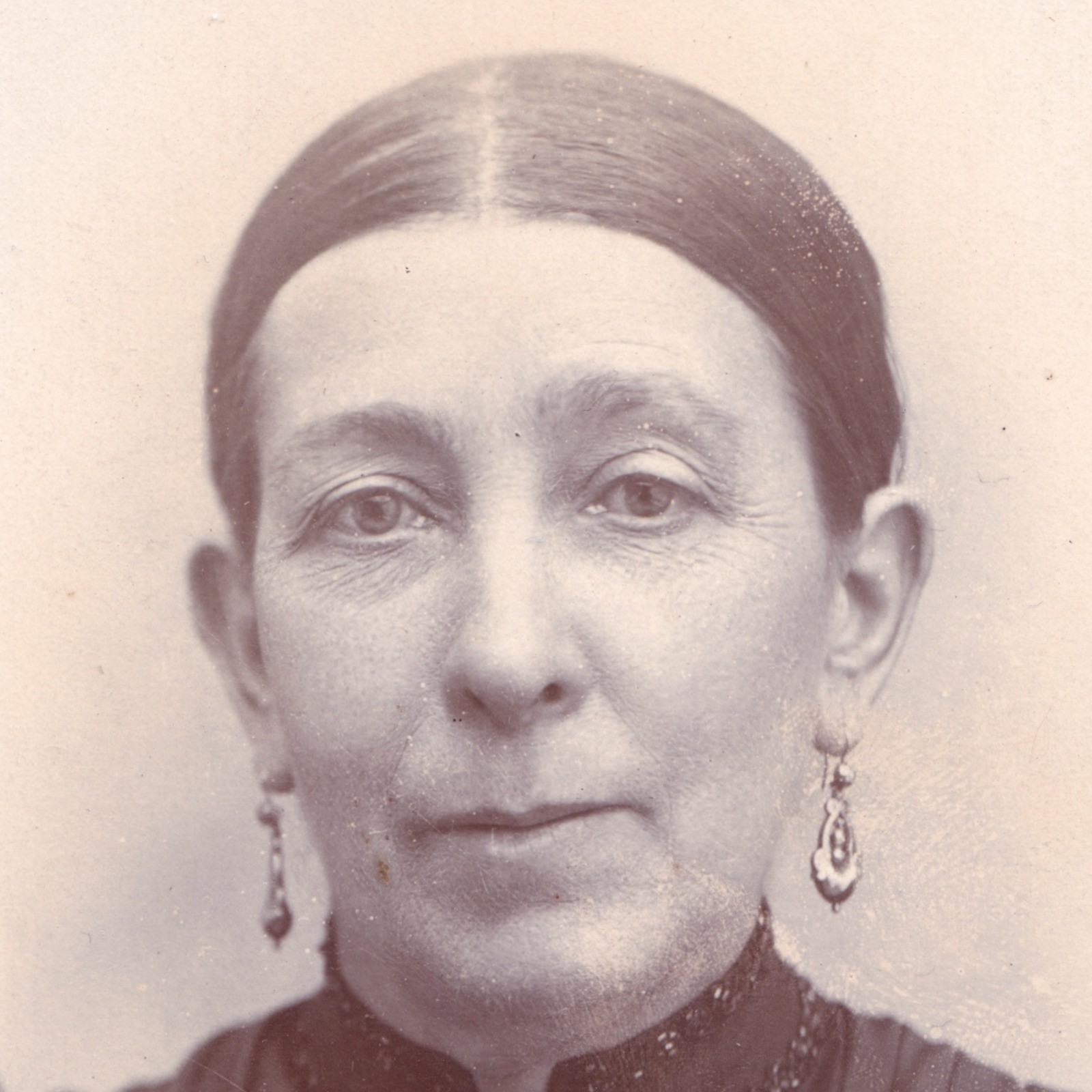 Cabinet Card: Cabinet Card: Portrait of a Woman, Leonard Brightwell, Wellingborough Card.: catalogue image 15