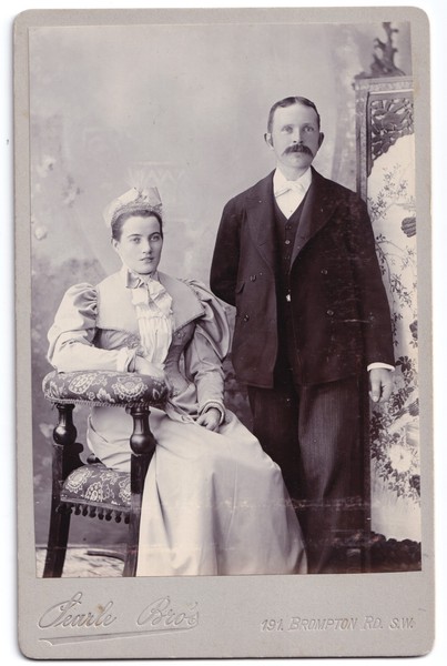 Cabinet Card: Cabinet Card: Well Dressed Couple, Searle Bro’s Card, London.: catalogue image 1