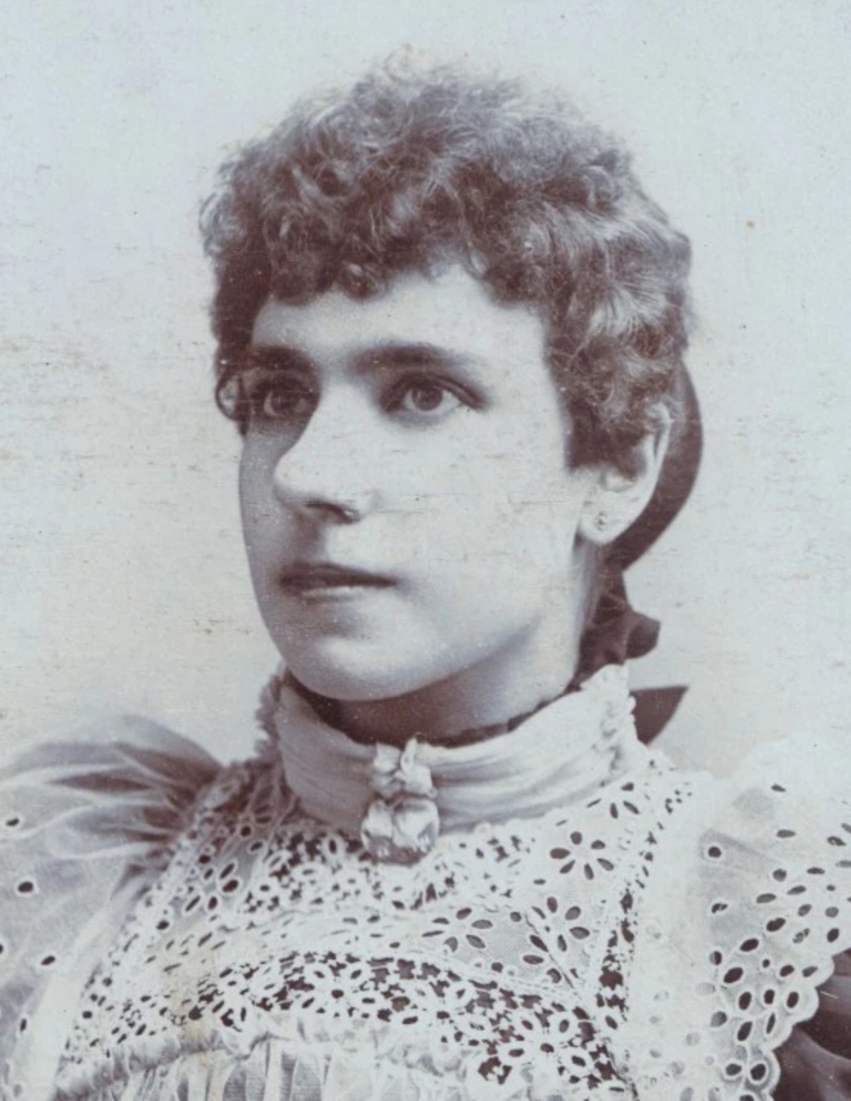 Cabinet Card: Cabinet Card: Young Woman Wearing Lace. Fred Viner Card, Southwark Park Road.: catalogue image 3