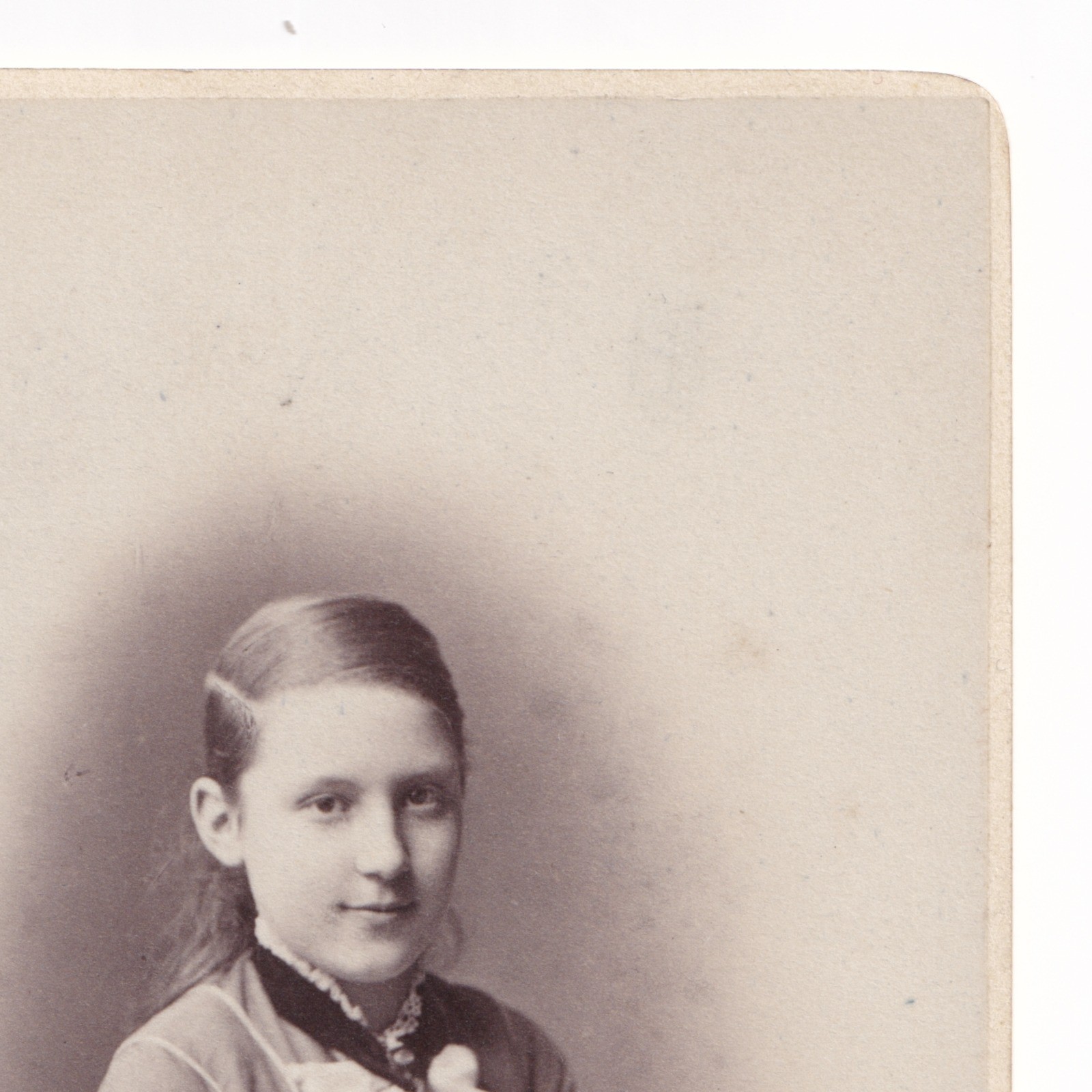 CDV: CDV: Graham's Art Studio Card, Leamington. Smiling Young Girl.: catalogue image 5