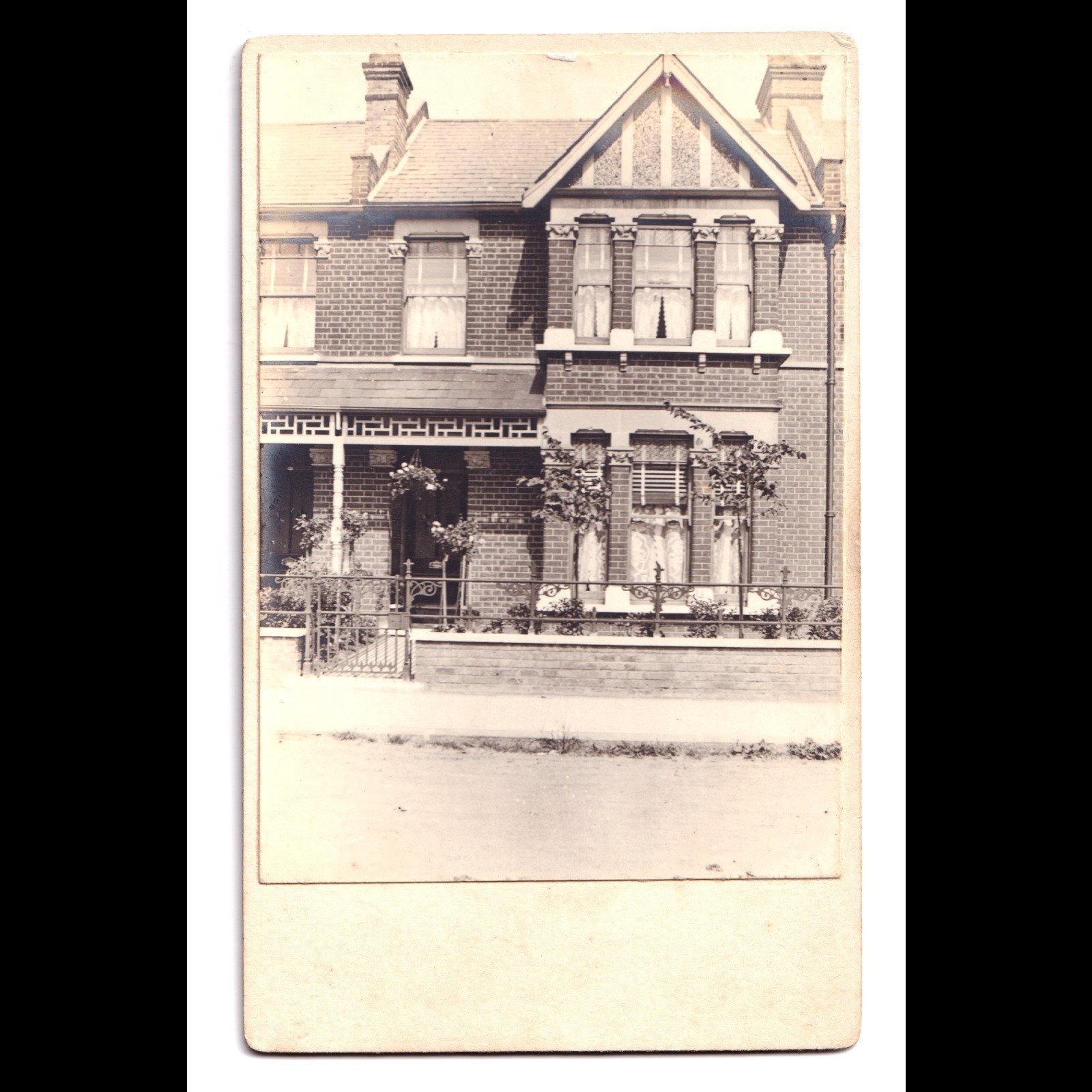 CDV: CDV: House Front, Possibly Hounslow.: catalogue image 1