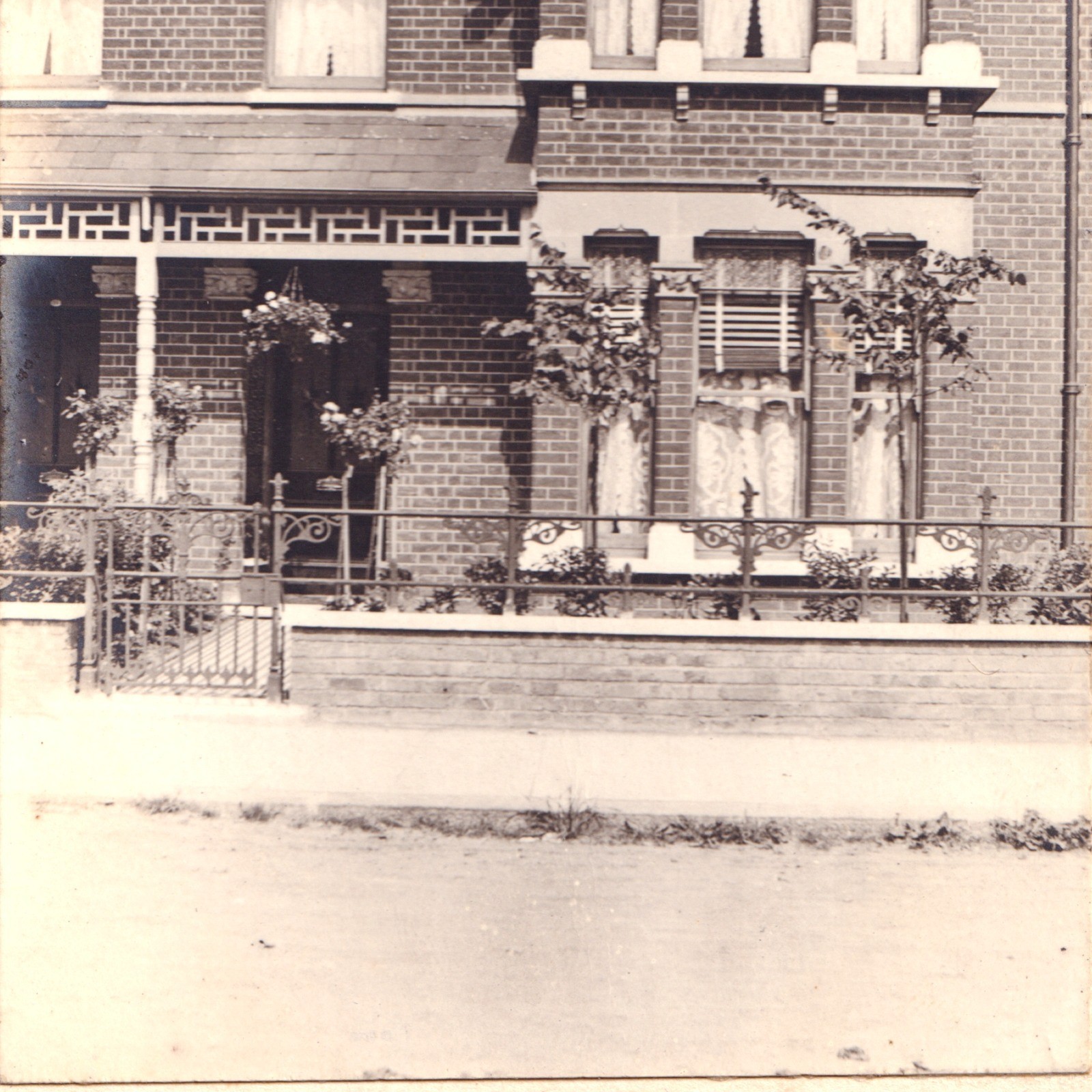 CDV: CDV: House Front, Possibly Hounslow.: catalogue image 8