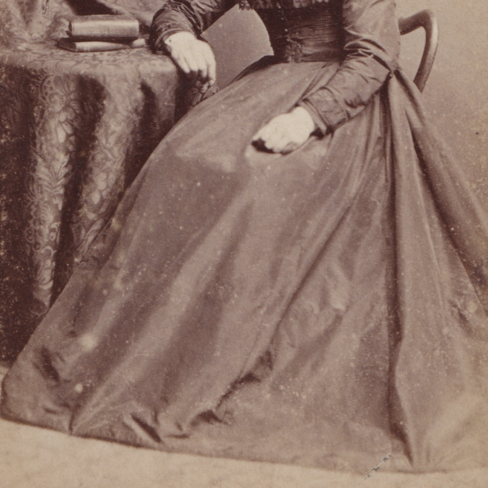 CDV: CDV: I.W. Findlow & Nephew, Leamington. Seated Woman.: catalogue image 9