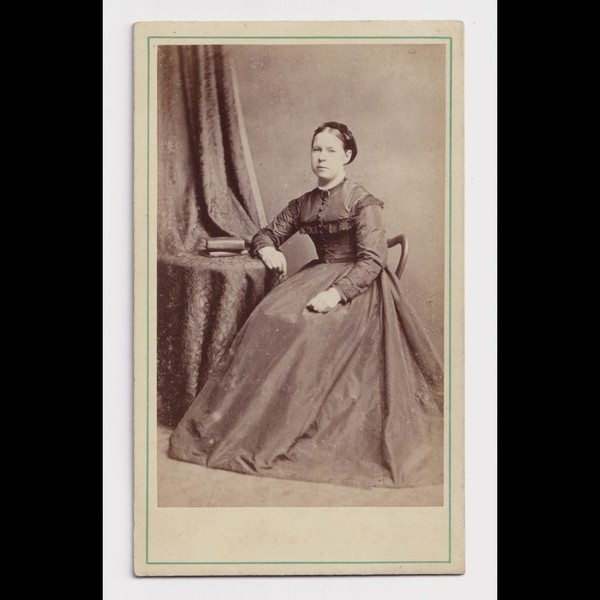 CDV: CDV: I.W. Findlow & Nephew, Leamington. Seated Woman.: catalogue image 1