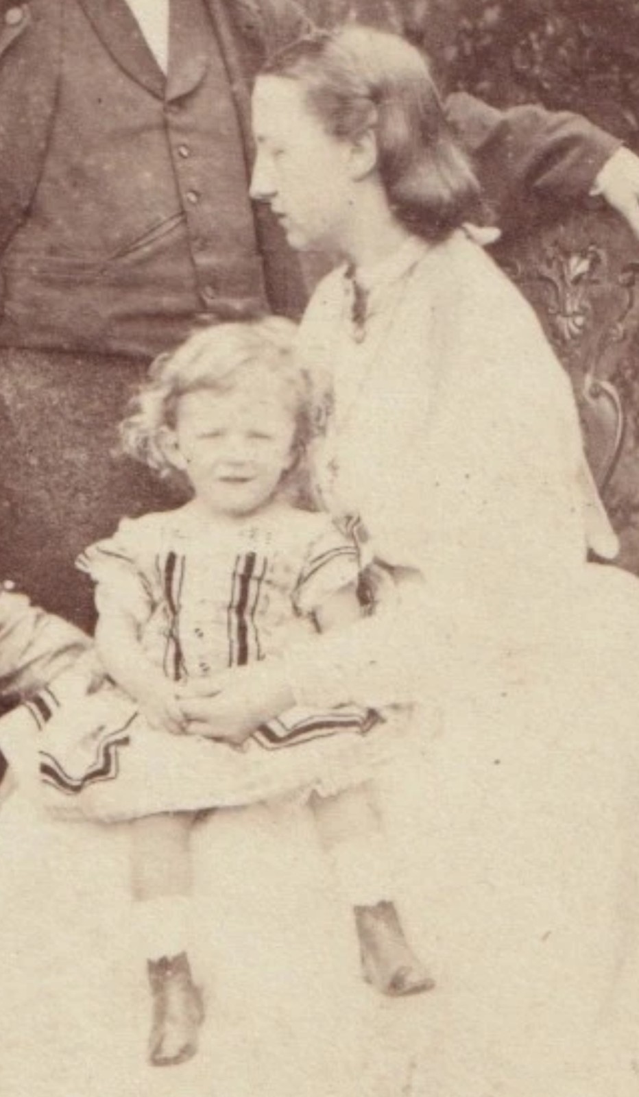 CDV: CDV, Man, Woman, Children, Likely Family. J Bartlett, Oddington, Chipping Norton: catalogue image 5