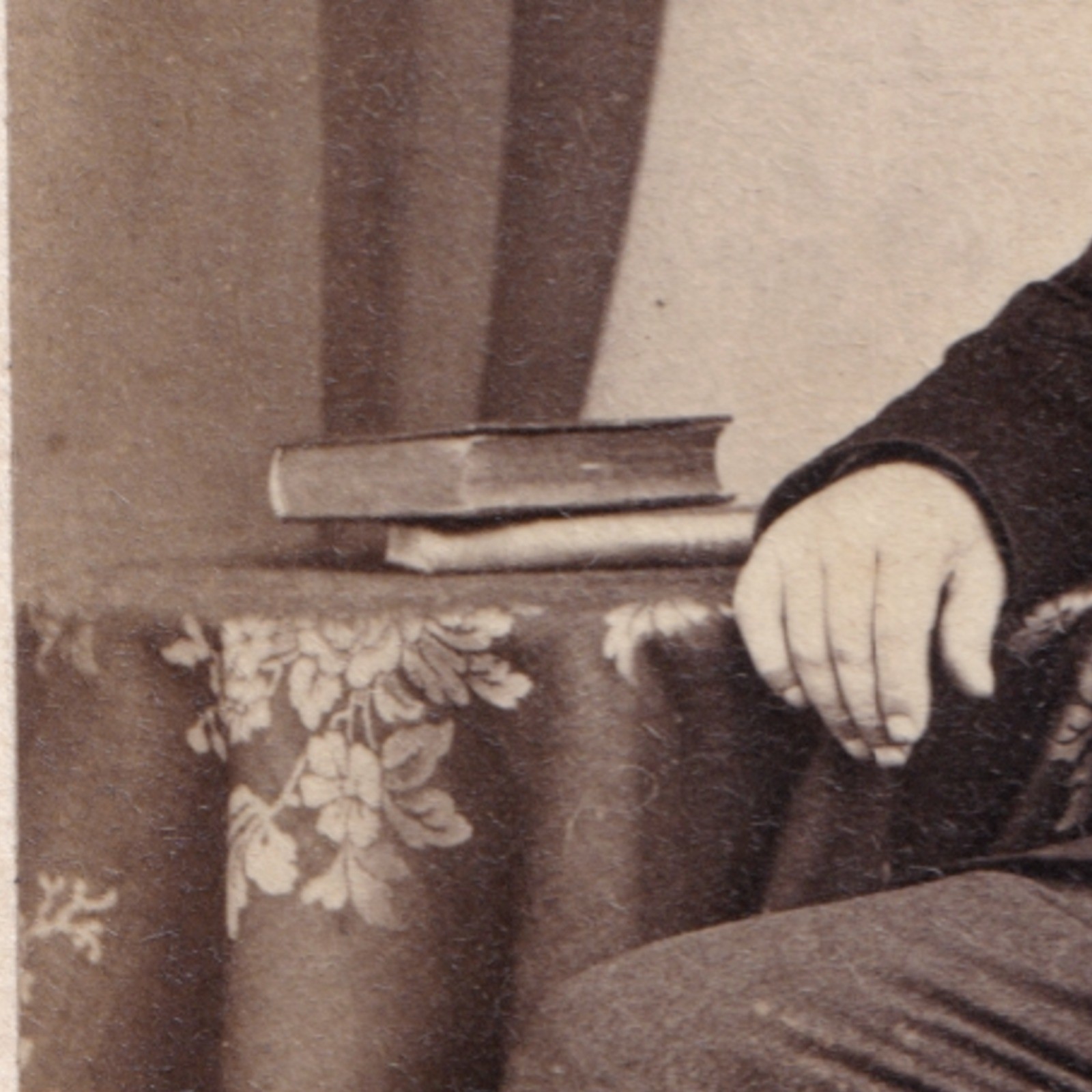 CDV: CDV: W. Spanton Card, Bury St Edmunds. Older Seated Man. Smartly Dressed.: catalogue image 9