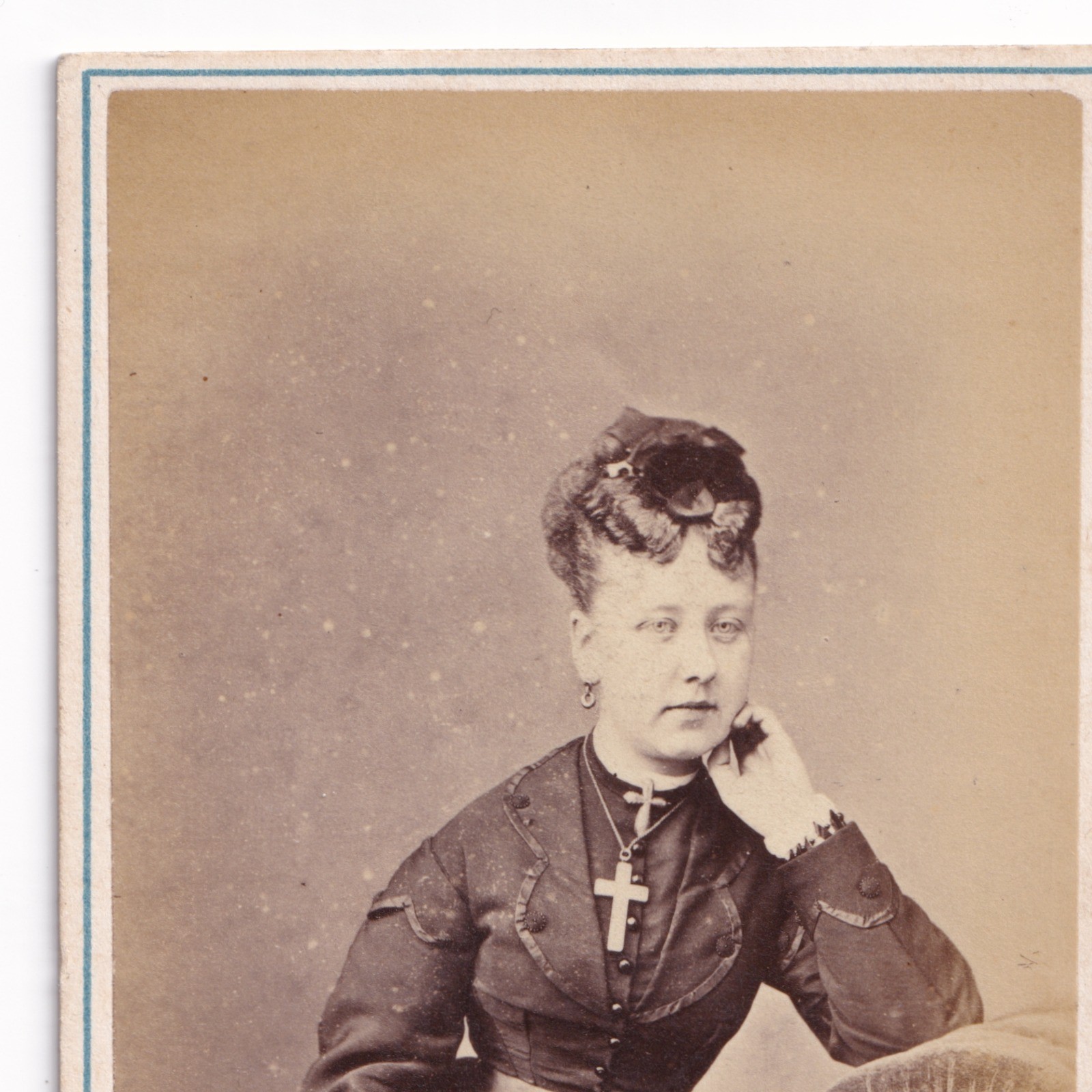 CDV: CDV, Woman Wearing Large Cross, Holding BRITISH ASSOCIATION BATH Book. W.G Lewis: catalogue image 4