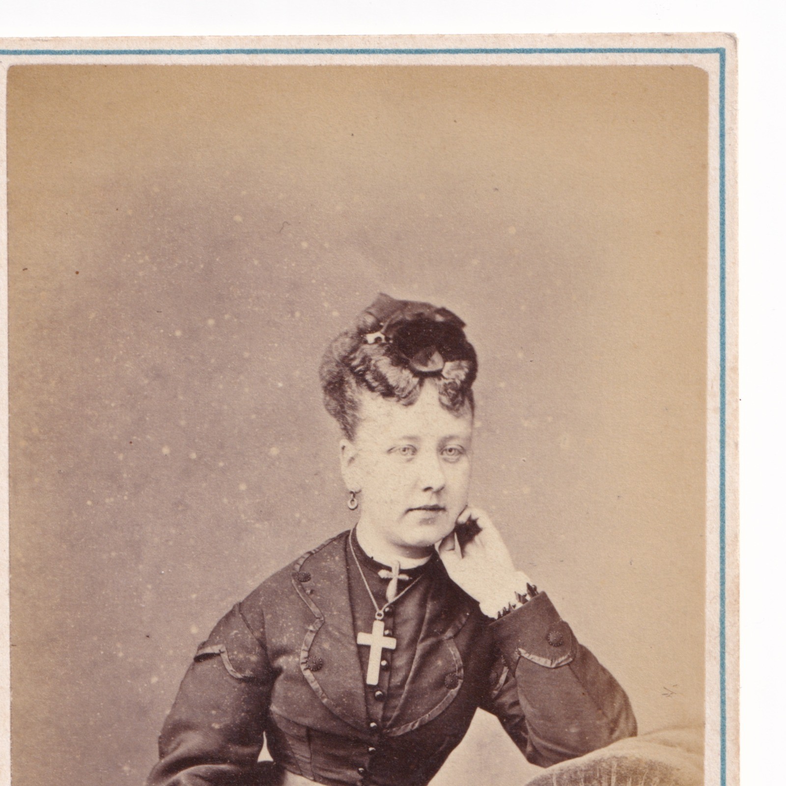 CDV: CDV, Woman Wearing Large Cross, Holding BRITISH ASSOCIATION BATH Book. W.G Lewis: catalogue image 5
