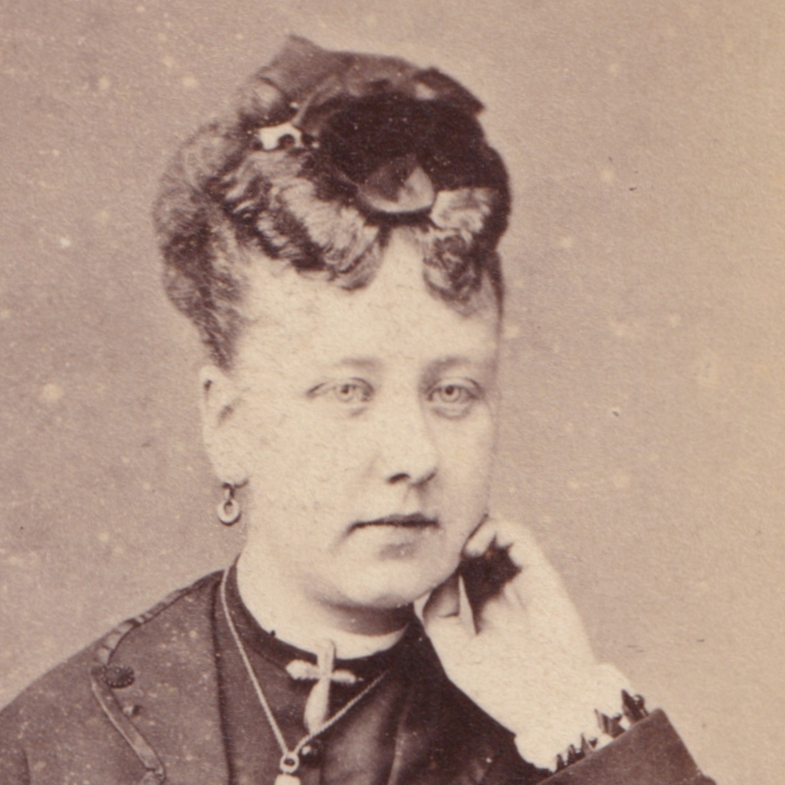 CDV: CDV, Woman Wearing Large Cross, Holding BRITISH ASSOCIATION BATH Book. W.G Lewis: catalogue image 8