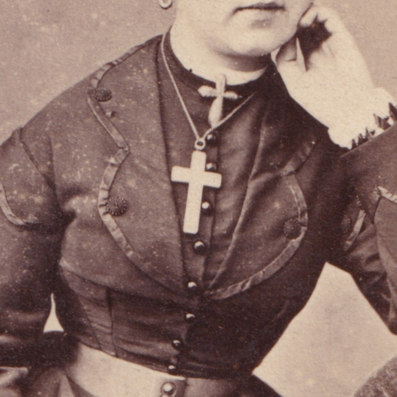 CDV: CDV, Woman Wearing Large Cross, Holding BRITISH ASSOCIATION BATH Book. W.G Lewis: catalogue image 9