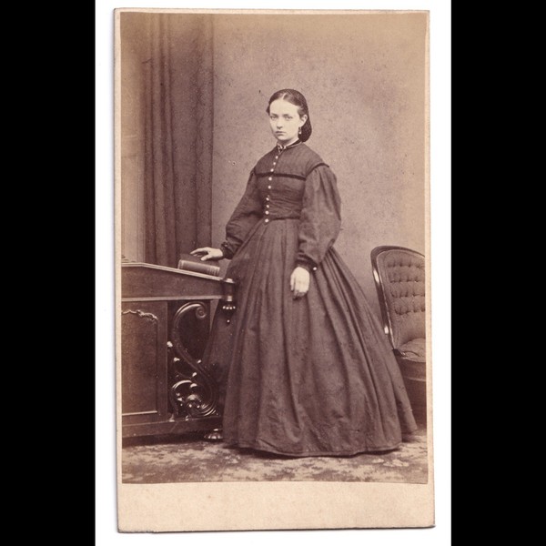 CDV: CDV: Young Female, Glasgow Photographic Company. 33 Bath Street.: catalogue image 1