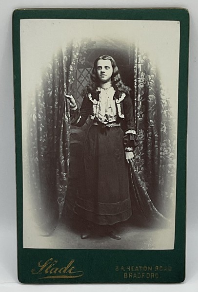 CDV: CDV Young Woman. Eerie Image, Possibly Martha Broadley. Slade, Bradford Card: catalogue image 1