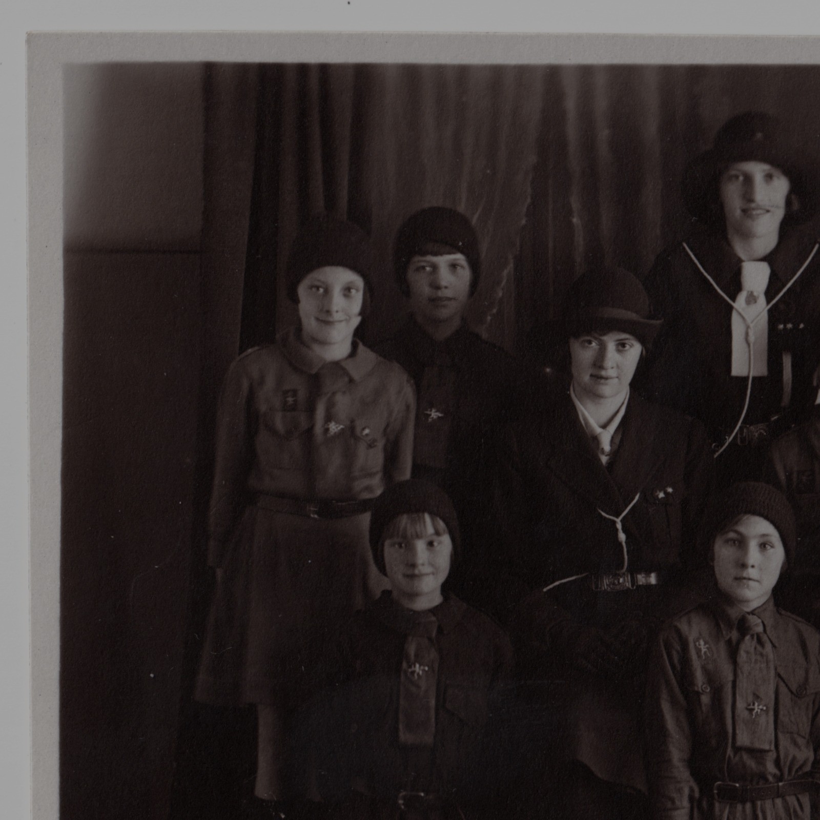 Postcard: Postcard: Girl Guides Group. Wolverhampton. Laurence Portrait Specialist.: catalogue image 3