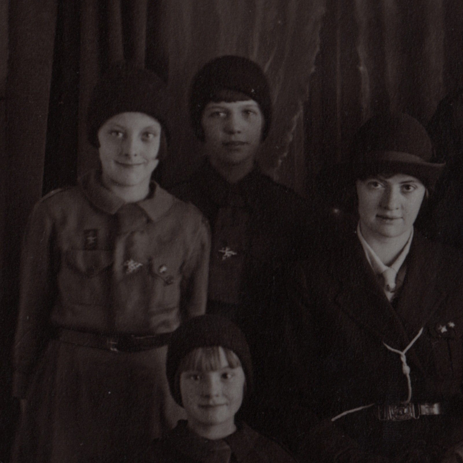 Postcard: Postcard: Girl Guides Group. Wolverhampton. Laurence Portrait Specialist.: catalogue image 7