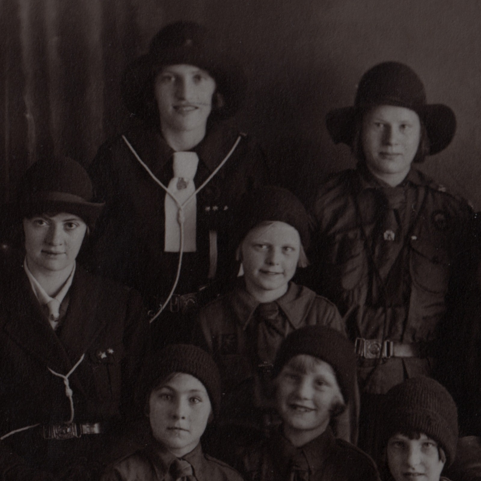 Postcard: Postcard: Girl Guides Group. Wolverhampton. Laurence Portrait Specialist.: catalogue image 8