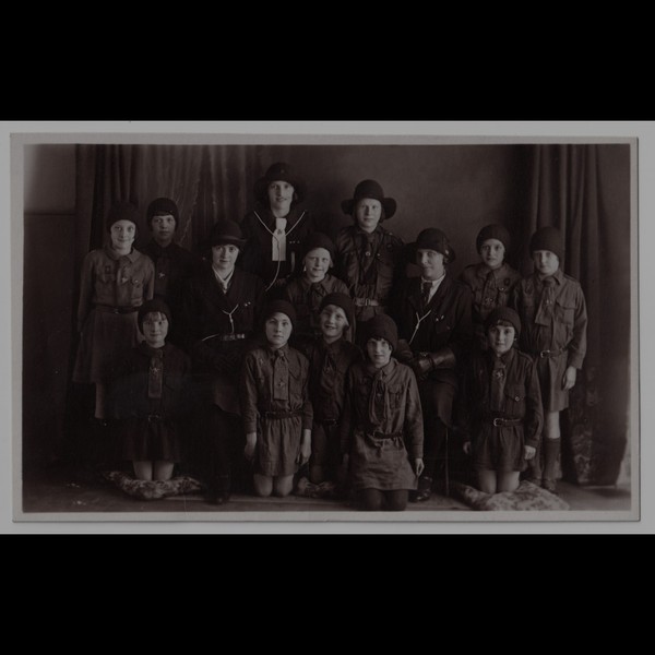 Postcard: Postcard: Girl Guides Group. Wolverhampton. Laurence Portrait Specialist.: catalogue image 1