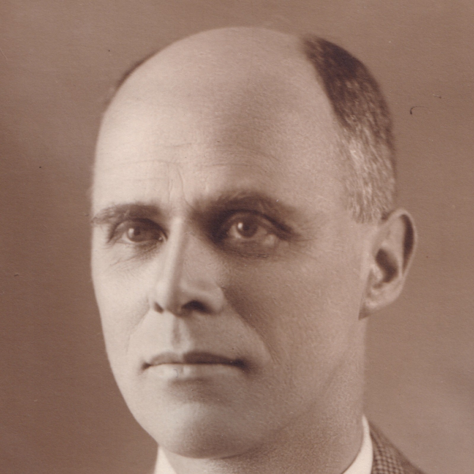 Postcard: Postcard: Possible Portrait of Bruce Bairnsfather, Cartoonist.: catalogue image 2